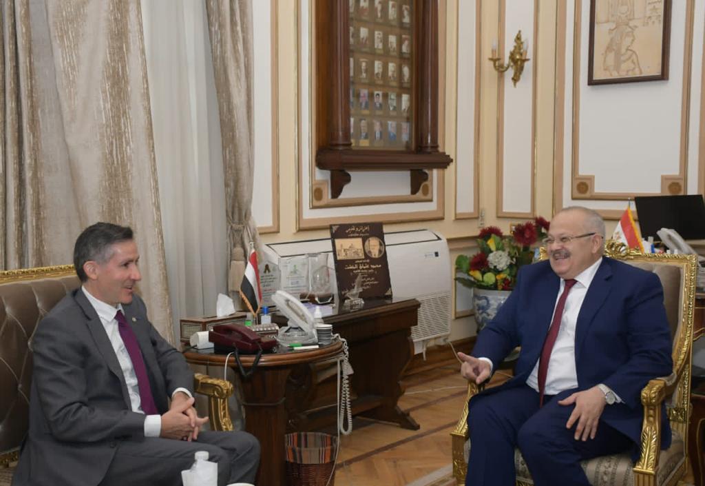 رئيس جامعة القاهرة يستقبل مدير المكتب الإقليمي للوكالة الجامعية الفرنكوفونية بالشرق الأوسط