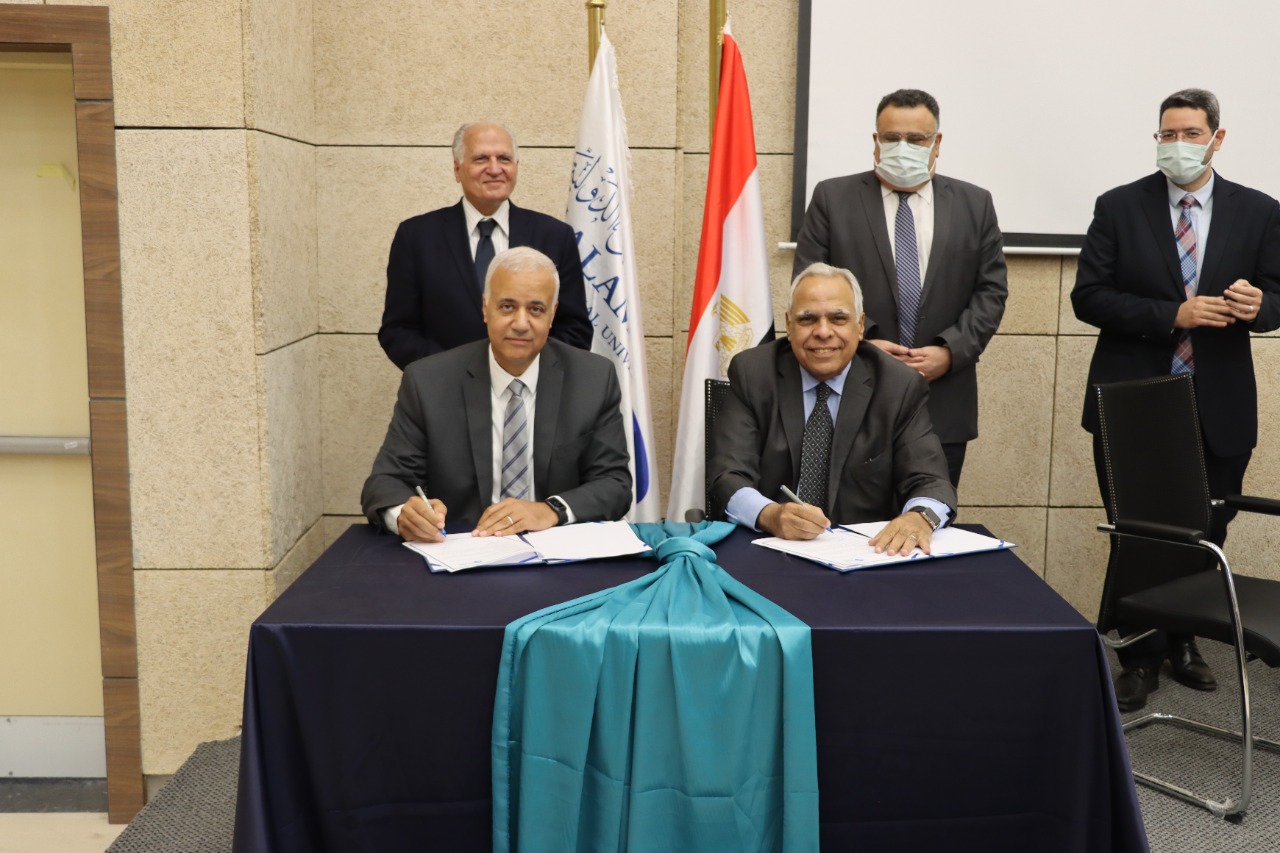 جامعة العلمين توقع مذكرة تعاون فى مجالات ريادة الأعمال والحضانات التكنولوجية 