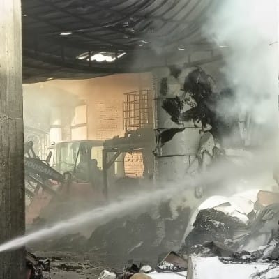 مصرع شخصين واصابة 3 آخرين بحريق فى مصنع ورق بالقناطر الخيرية