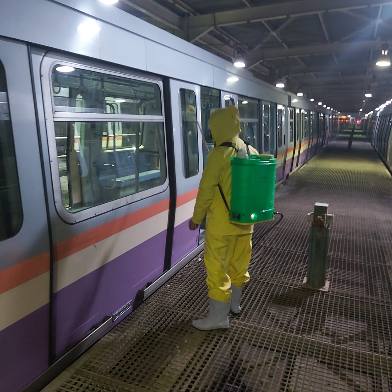 استمرار التعقيم والإجراءات الاحترازية بالقطارات والمترو وأتوبيسات الاتحاد العربي 