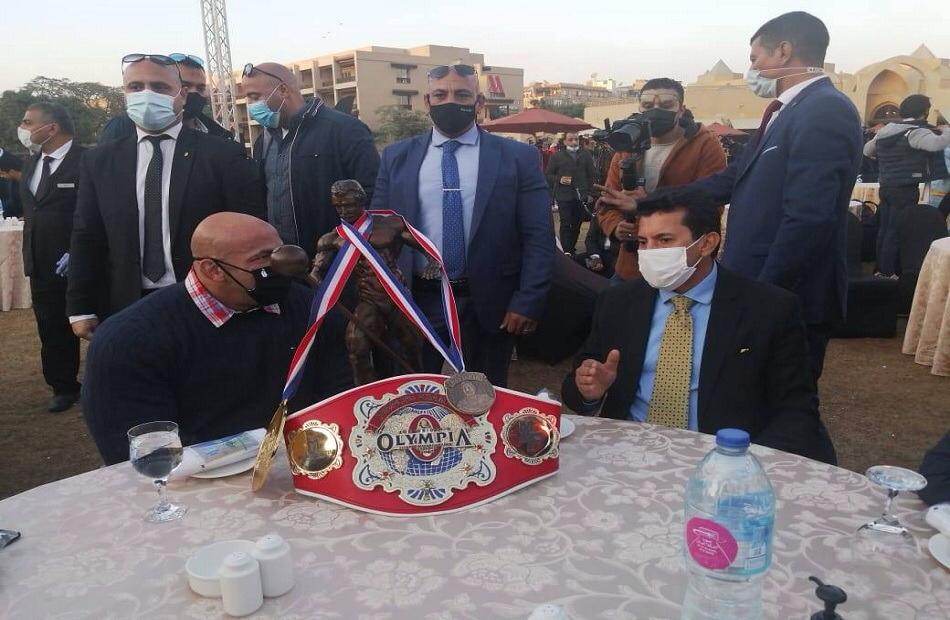 وزير الشباب يلتقى بمستر أولمبيا 