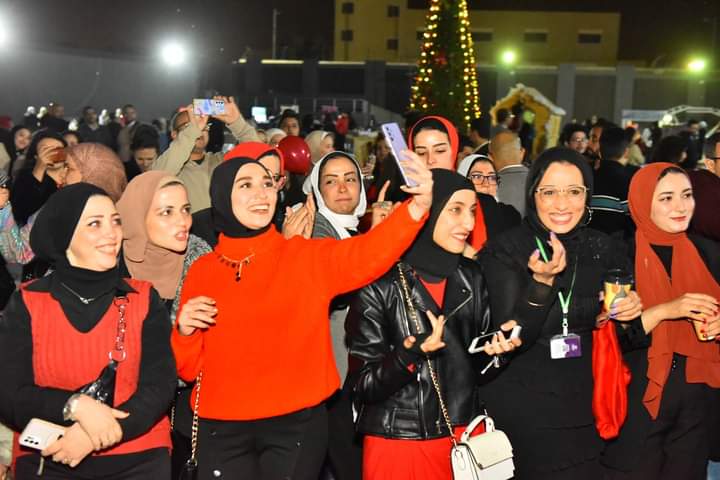 محافظ أسيوط يشهد كرنفال عيد  الميلاد بمدرسة سمارت سيتي الدولية  