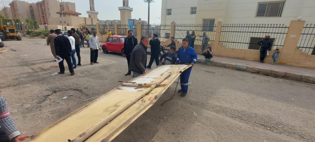 تشميع سنتر تعليمى و3 مصانع ملابس بمدينة العبور.. بالتفاصيل والصور