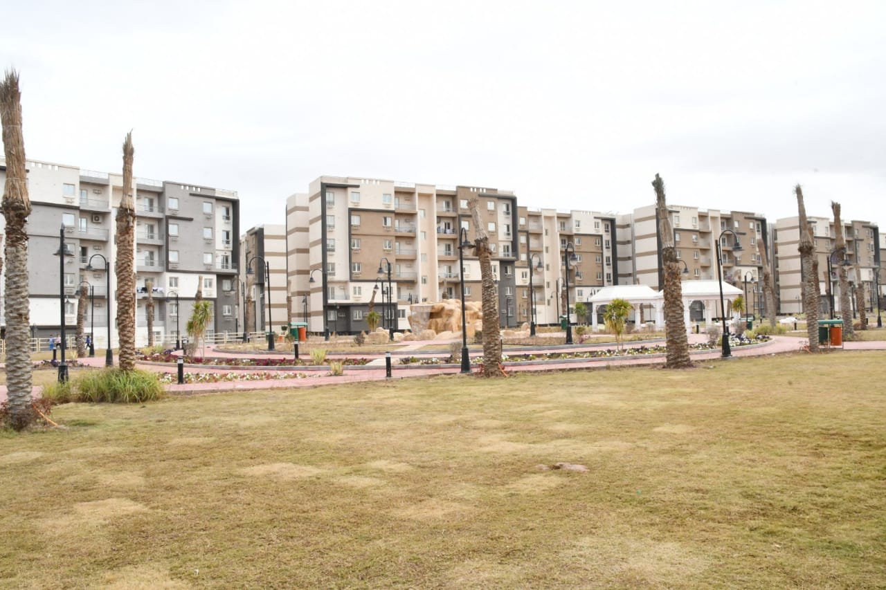 وزير الإسكان يتفقد المشروعات السكنية بمدينتى حدائق أكتوبر وأكتوبر الجديدة .. صور