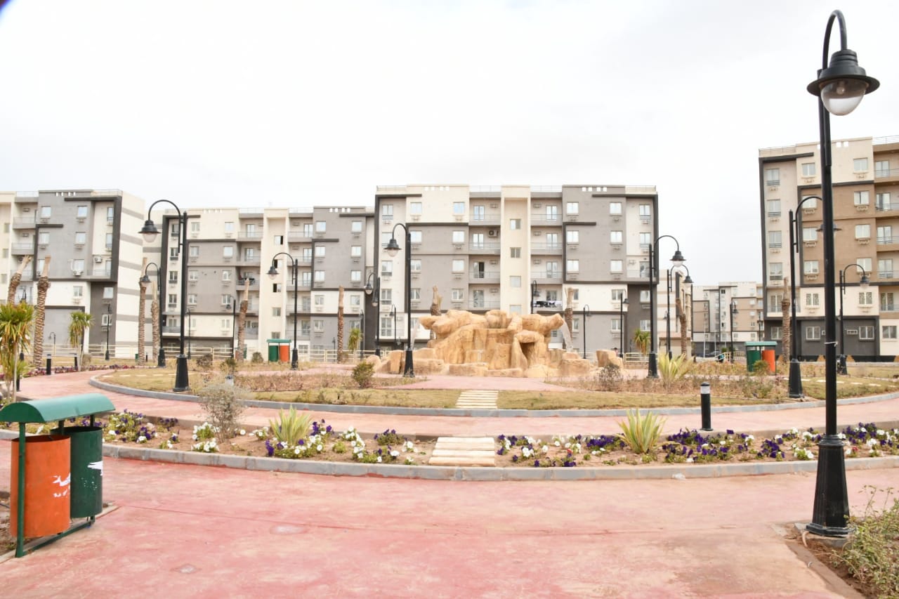 وزير الإسكان يتفقد المشروعات السكنية بمدينتى حدائق أكتوبر وأكتوبر الجديدة .. صور