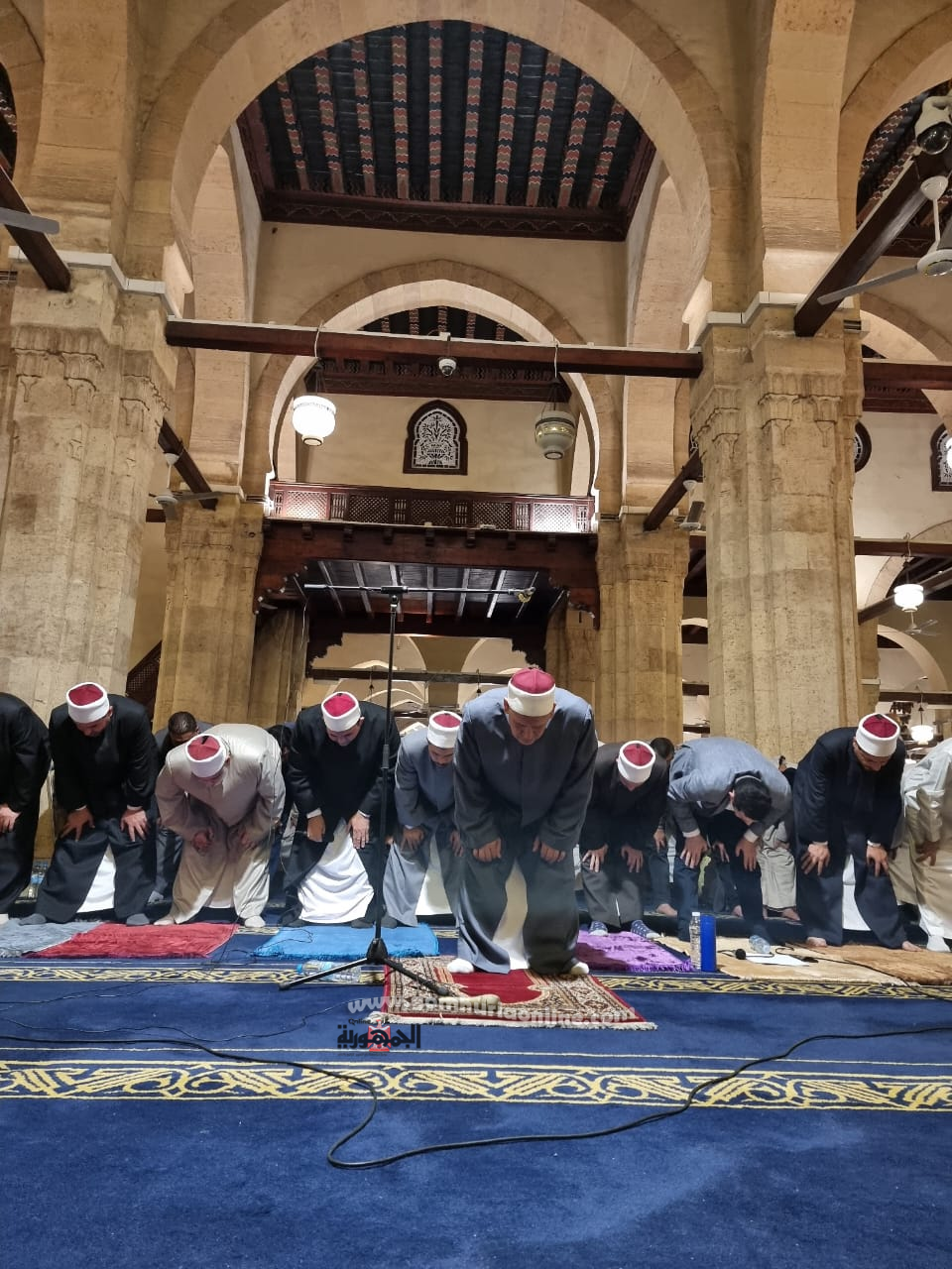 رُكعًا سجدًا.. آلاف المصلين يؤدون العشاء والتراويح بالجامع الأزهر