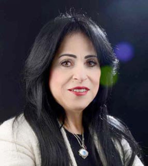 النائبة ايفلين متي