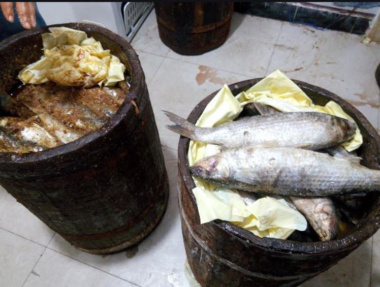 الفسيخ صناعة لها عشاق في كفرالشيخ