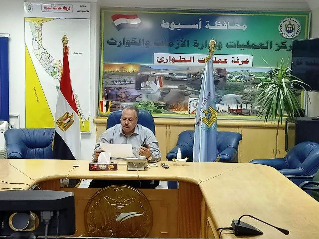 محافظ أسيوط: انعقاد غرفة الأزمات والكوارث المركزية لمتابعة حالة الطقس.. بالصور