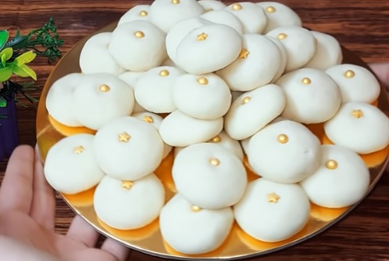 الغريبة البيضاء 