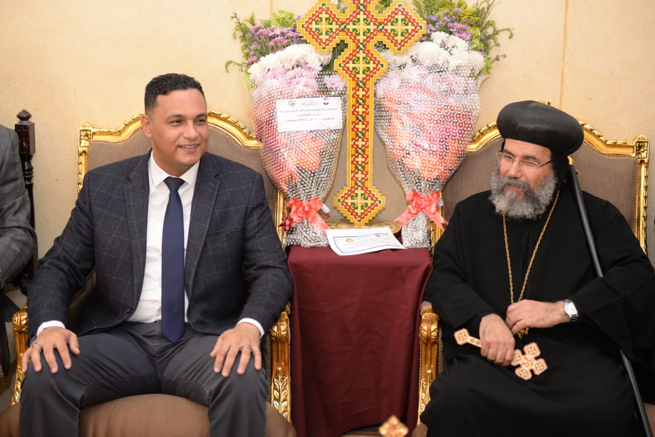 المحافظ يهنئ الاحوة المسيحيين