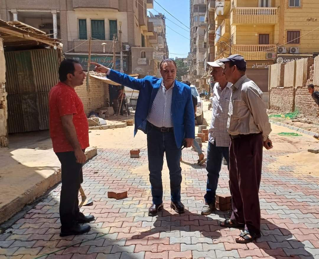   متابعة أعمال رصف ورفع كفاءة عدد من الشوارع  بالمنيا
