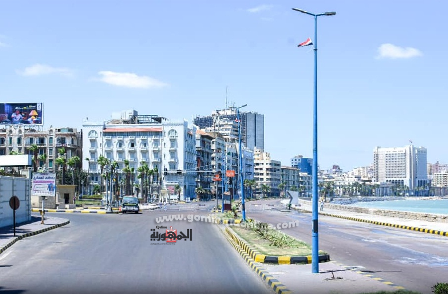 الكورنيش خالى تماما من المواطنين تنفيذا لقرارات رئيس مجلس الوزراء وانتشارمكثف لقوات الامن=