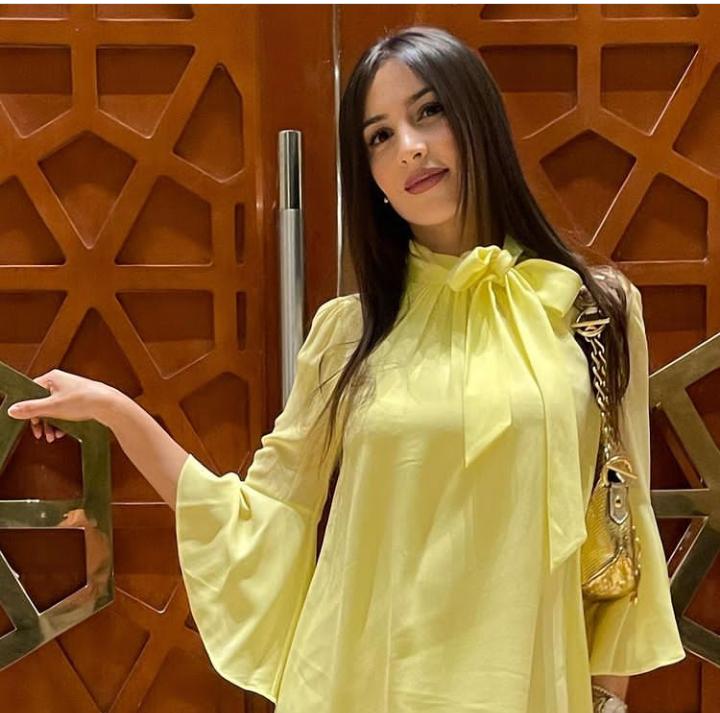 بالأصفر.. إطلالة رقيقة للفنانة جنات فى أحدث ظهور