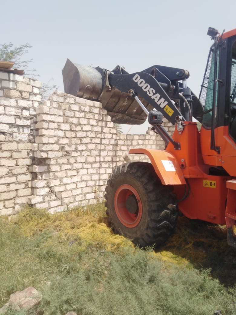 إزالة ٦ حالات تعدى على الأراضى الزراعية بأرمنت جنوب غرب الأقصر