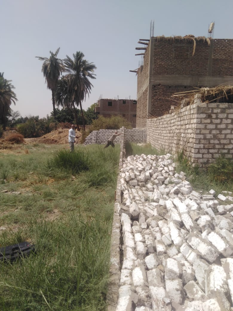 إزالة ٦ حالات تعدى على الأراضى الزراعية بأرمنت جنوب غرب الأقصر