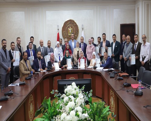 وزير العمل حسن شحاتة 