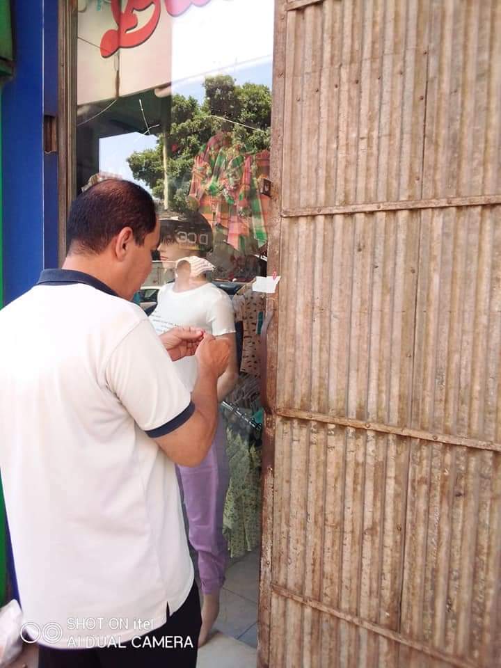 غلق وتشميع  10محلات  بحى الزيتون لعدم وجود تراخيص