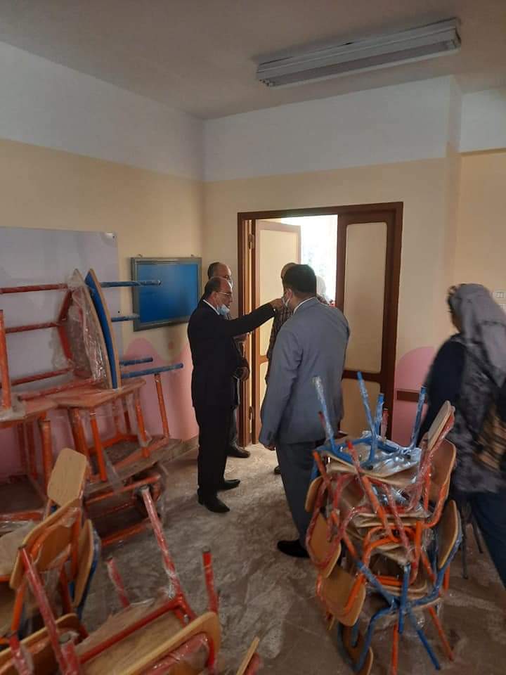 غلق وتشميع  10محلات  بحى الزيتون لعدم وجود تراخيص