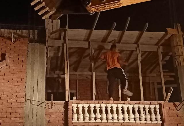 جهاز النوبارية الجديدة يكشر عن أنيابه وينفذ إزالة مبانى بالتعاون مع شرطة التعمير.. بالصور
