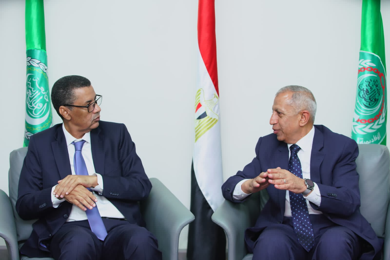 رئيس الأكاديمية العربية يستقبل وزير التعليم العالي بموريتانيا بفرع العلمين ..صور