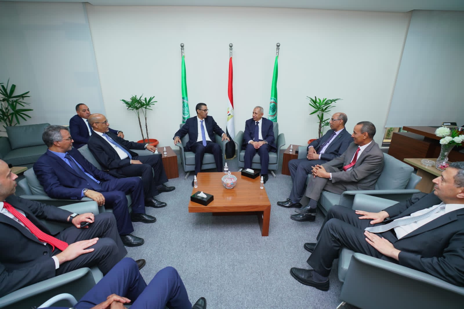 رئيس الأكاديمية العربية يستقبل وزير التعليم العالي بموريتانيا بفرع العلمين ..صور