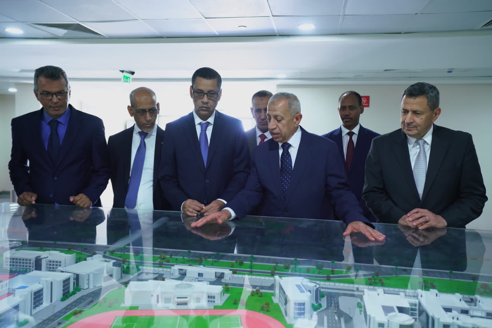 رئيس الأكاديمية العربية يستقبل وزير التعليم العالي بموريتانيا بفرع العلمين ..صور