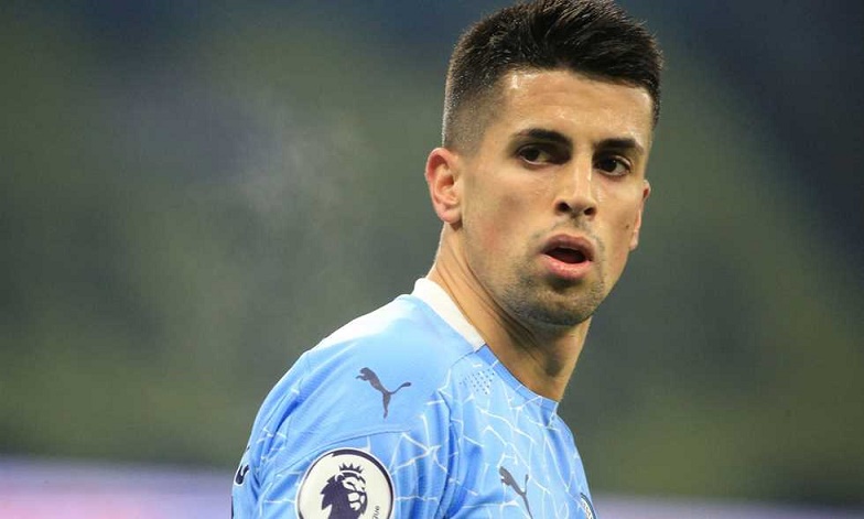 كانسيلو لاعب فريق مانشستر سيتي