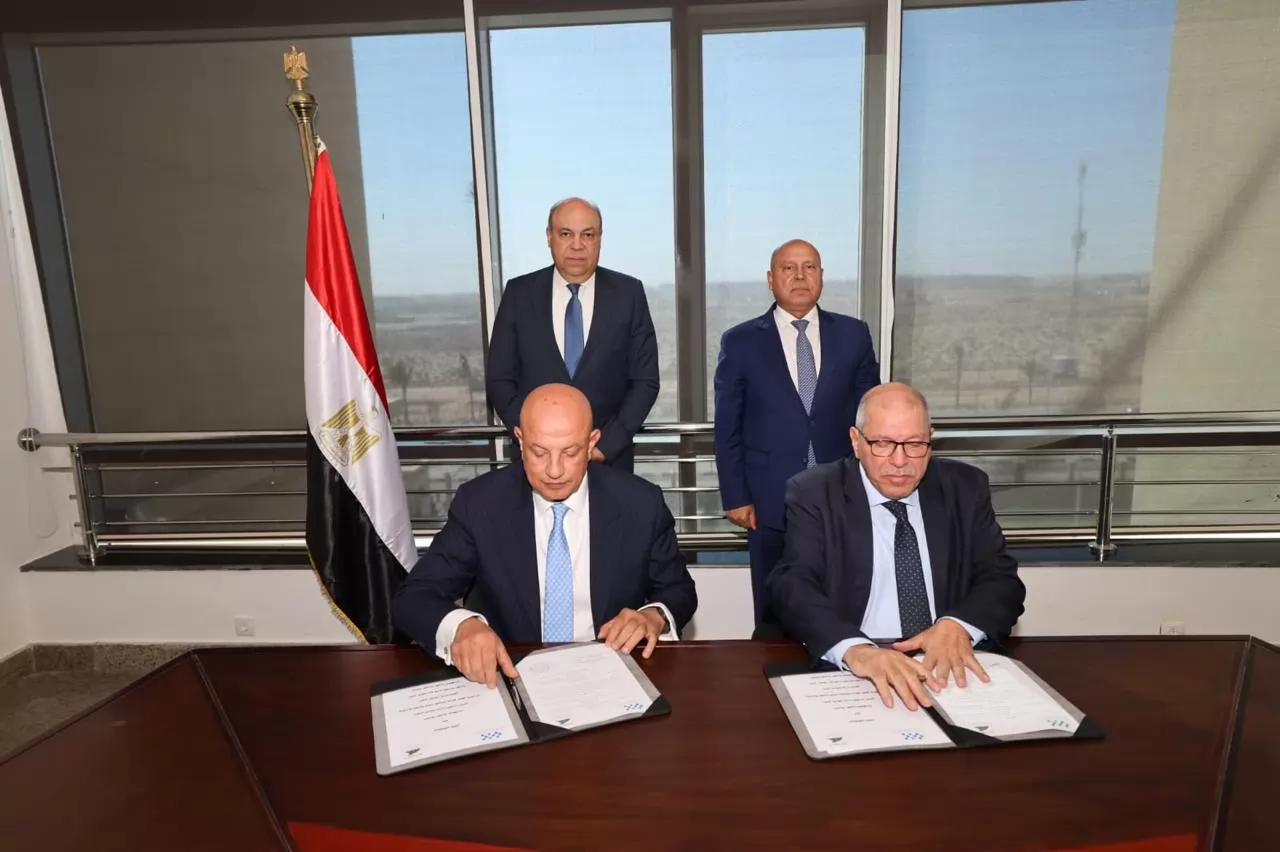 الدكتور سامح الحنفي وزير الطيران المدني والفريق مهندس كامل الوزير وزير النقل