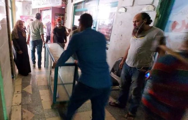 جهاز العبوريشن حملة اشغالات مكبرة ويغلق7 وحدات سكنية بالتعاون مع شرطة التعمير..بالصور