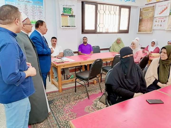 بدء برنامج التدريب لتنمية مهارات معلمي معاهد اللغات بالشرقية  