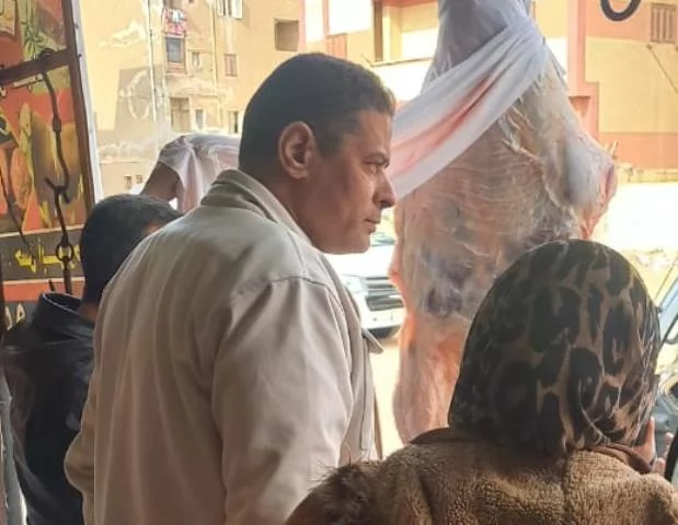 جهاز بدر والبيطرى والتموين يضبطون 400 كيلو لحوم وتحرير 3 محاضر.. صور 