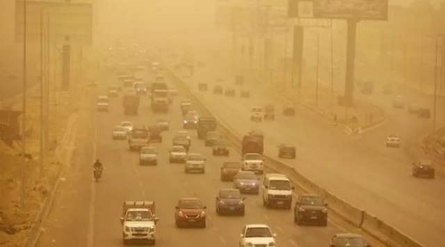 "رياح وأتربة واضطراب الملاحة".. الأرصاد تكشف تفاصيل طقس الغد 