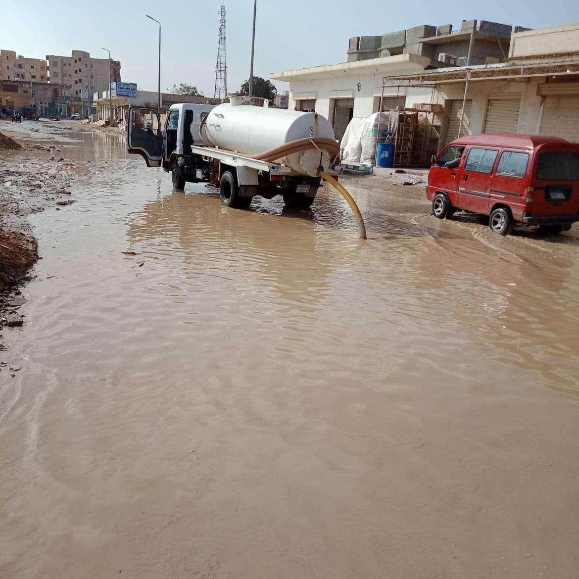 ازالة مياه الامطار من جميع شوارع محافظة مطروح 