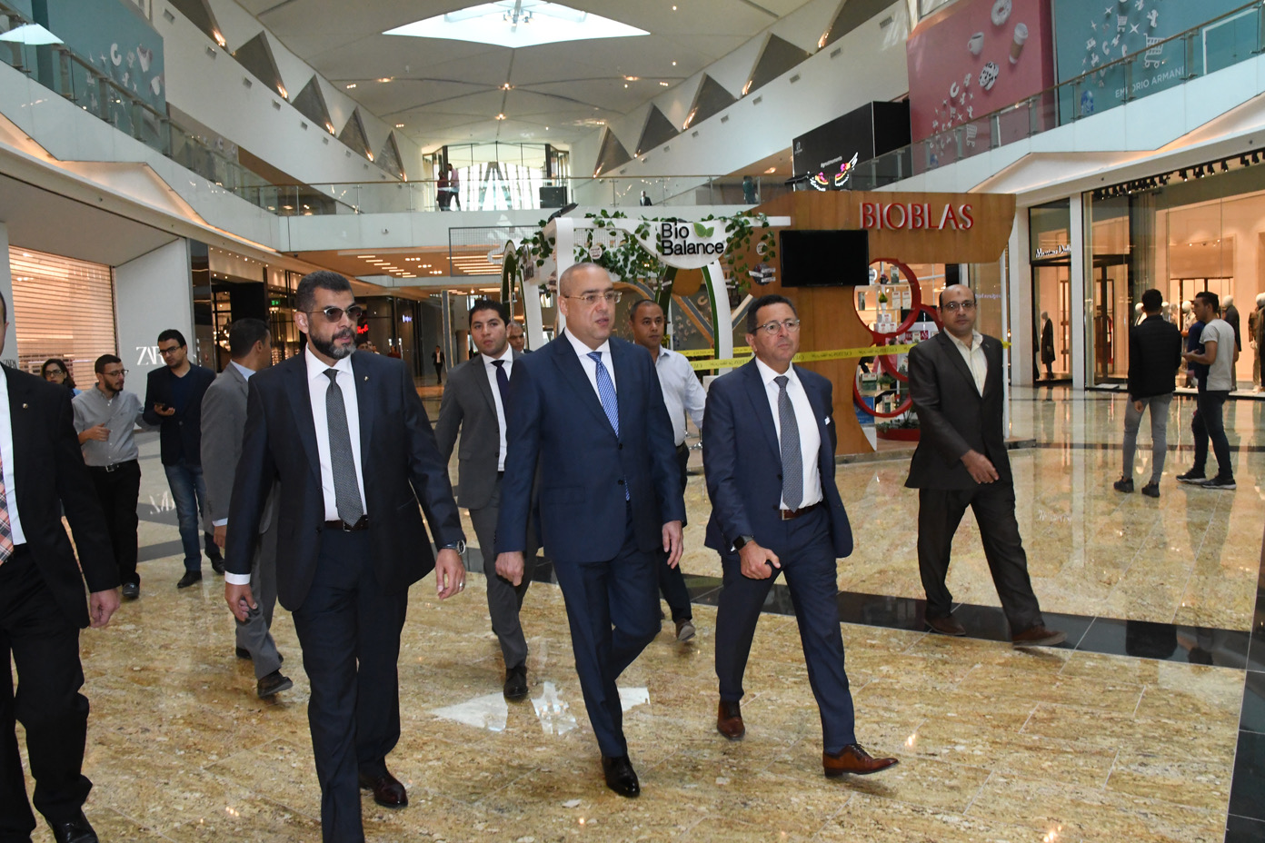 وزير الإسكان يتفقد مول 