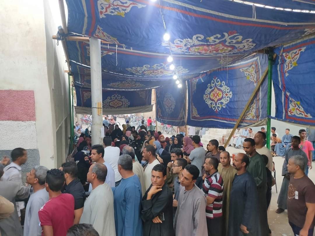 ذوي القدرات والكبار تصدروا المشهد وزحام في لجان معاقل المرشحين بالاقصر