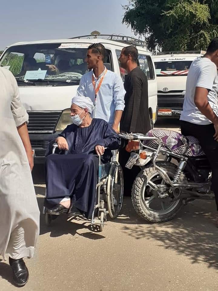 ذوي القدرات والكبار تصدروا المشهد وزحام في لجان معاقل المرشحين بالاقصر