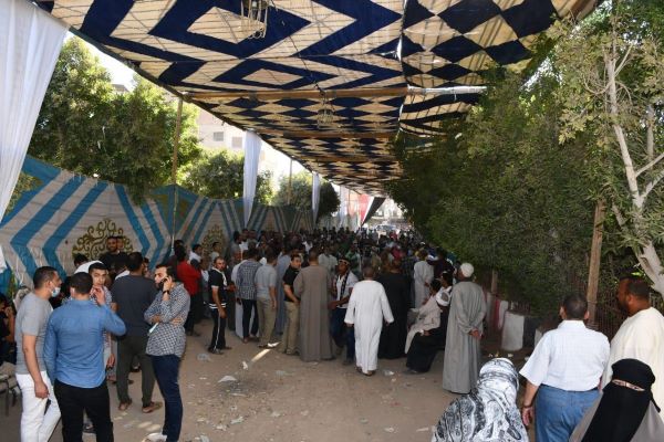 محافظ الفيوم يوجه بغلق مقهيين بأبشواى.. بالصور