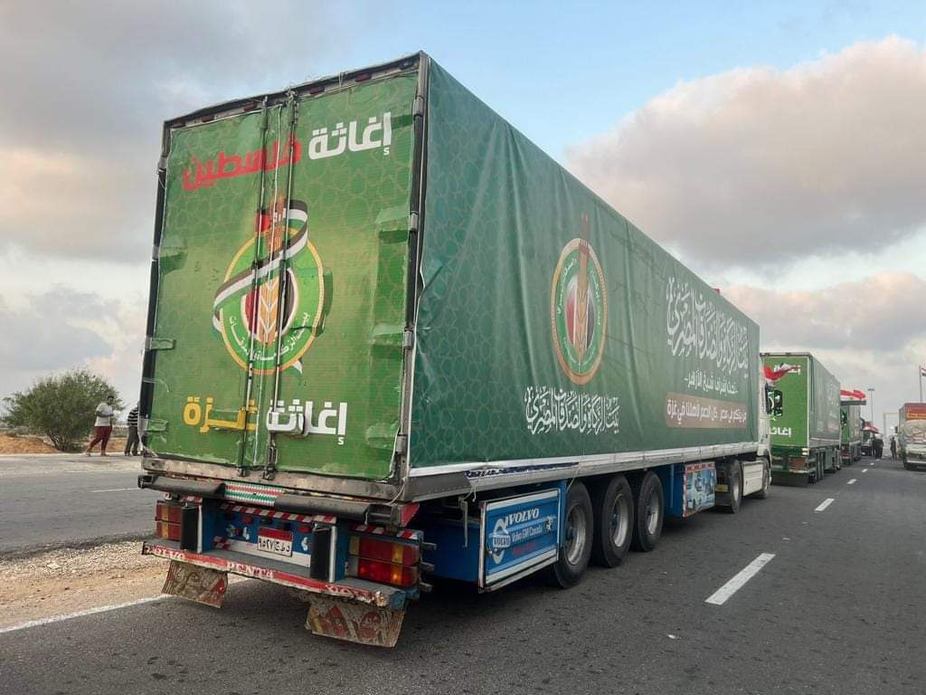 فضيلة الامام الأكبر يوجه بتسيير قافلة من بيت الزكاة إلى غزة 