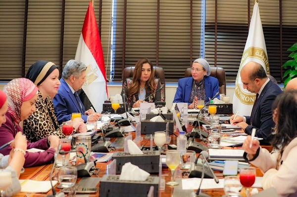 وزيرتا البيئة والتنمية المحلية