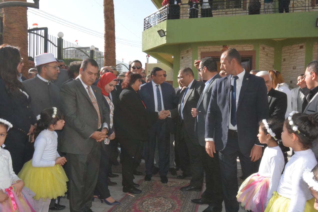 صور .. وزير الثقافة ومحافظ البحيرة يفتتحان مكتبة مصر العامة بكفر الدوار
