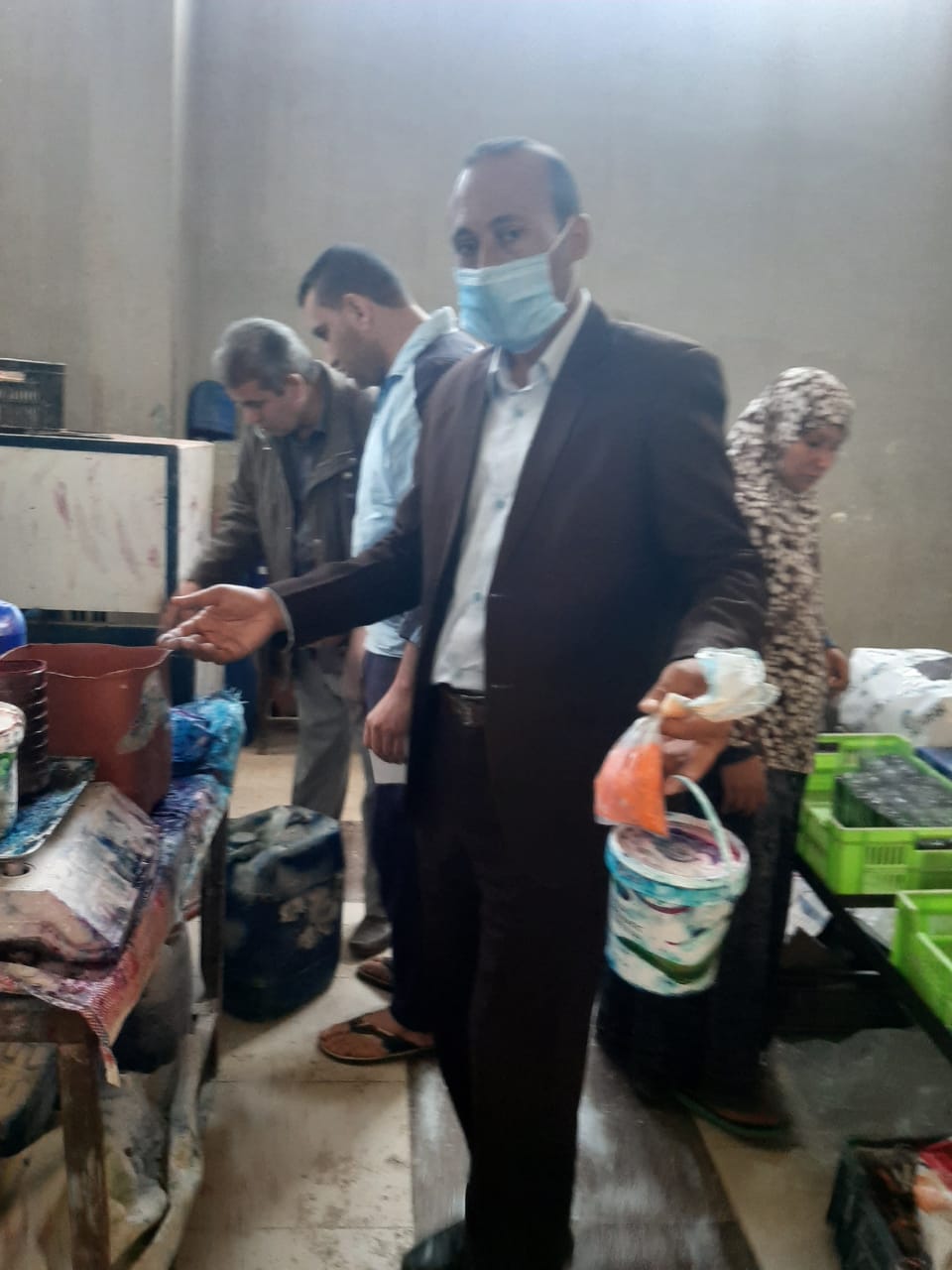 نائب رئيس مدينة ههيا يضبط مصنع لتصنيع صابون مجهول المصدر     