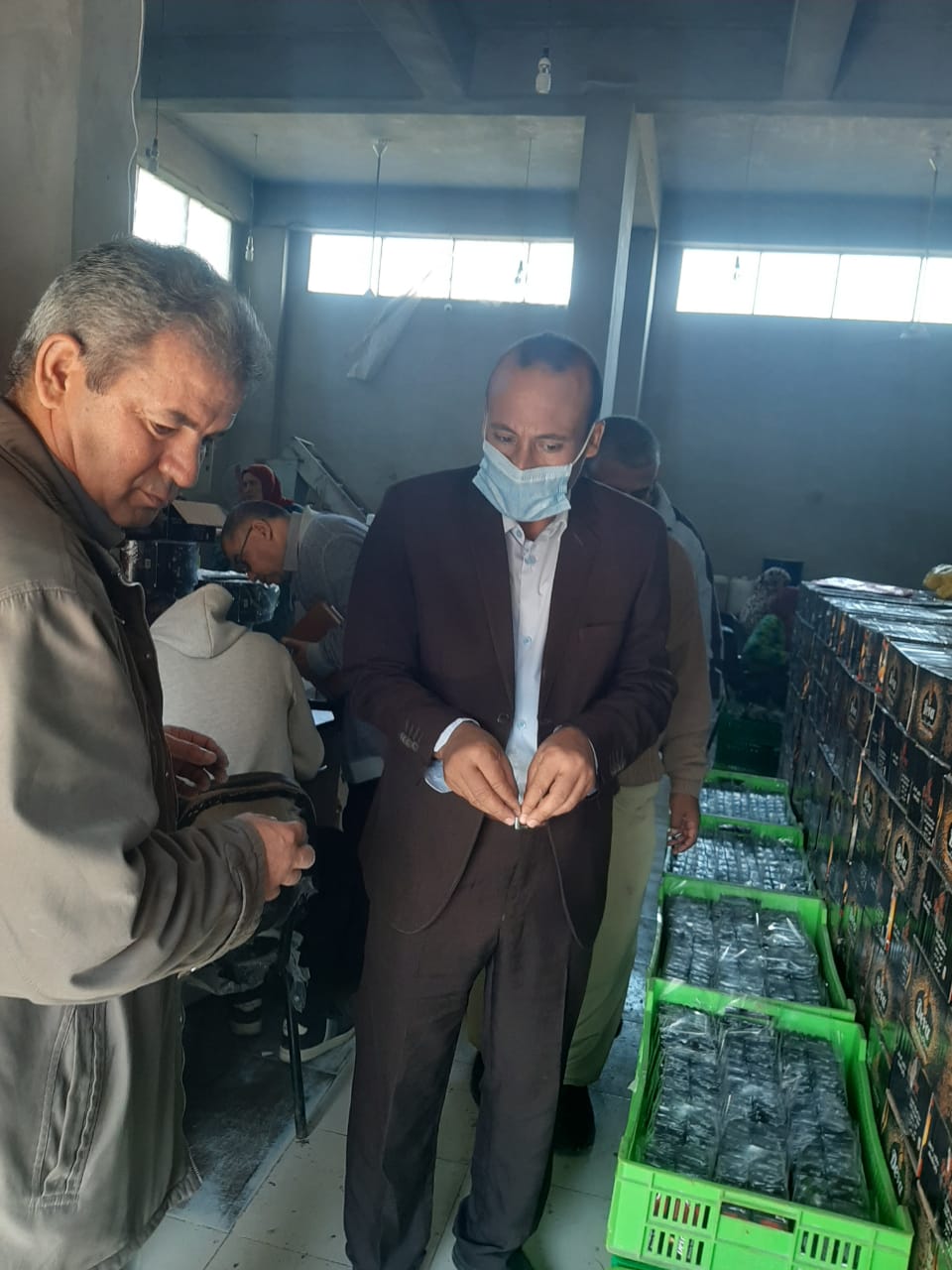 نائب رئيس مدينة ههيا يضبط مصنع لتصنيع صابون مجهول المصدر     