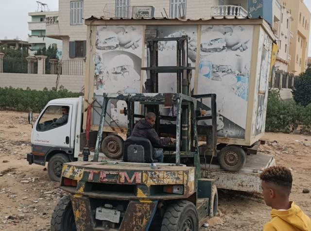 جهاز بدر يصادر 4 تكاتك ويغلق محل للخمور ويتحفظ سيارة طعام بالصور