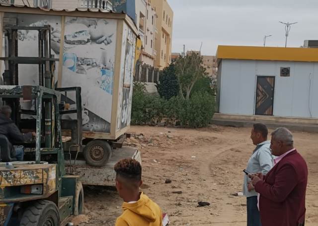 جهاز بدر يصادر 4 تكاتك ويغلق محل للخمور ويتحفظ سيارة طعام بالصور