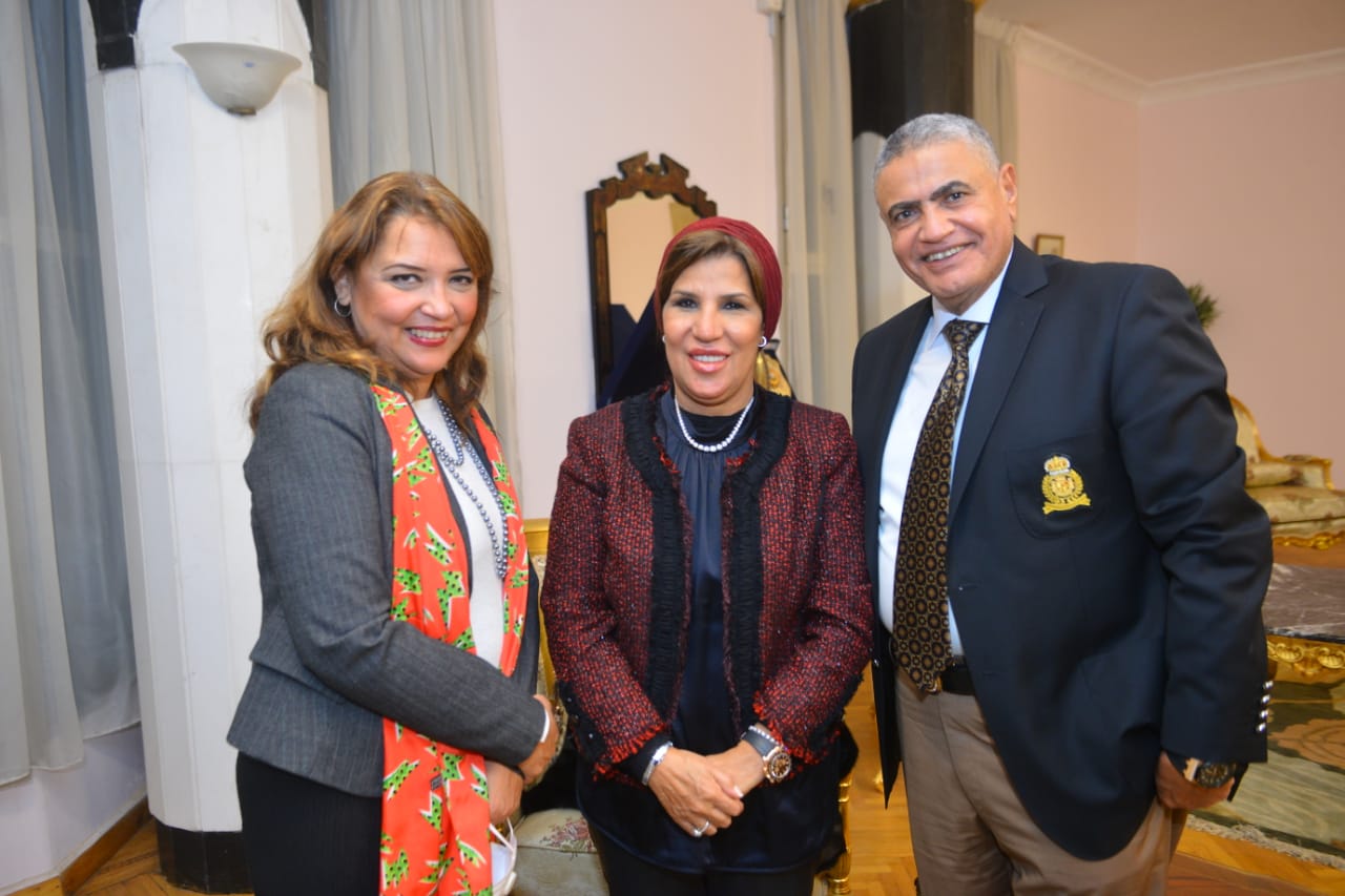 بالصور.. بوسى تشعل حفل الكريسماس على مسرح جامعة مصر للعلوم والتكنولوجيا وسط اجراءات احترازية مشددة