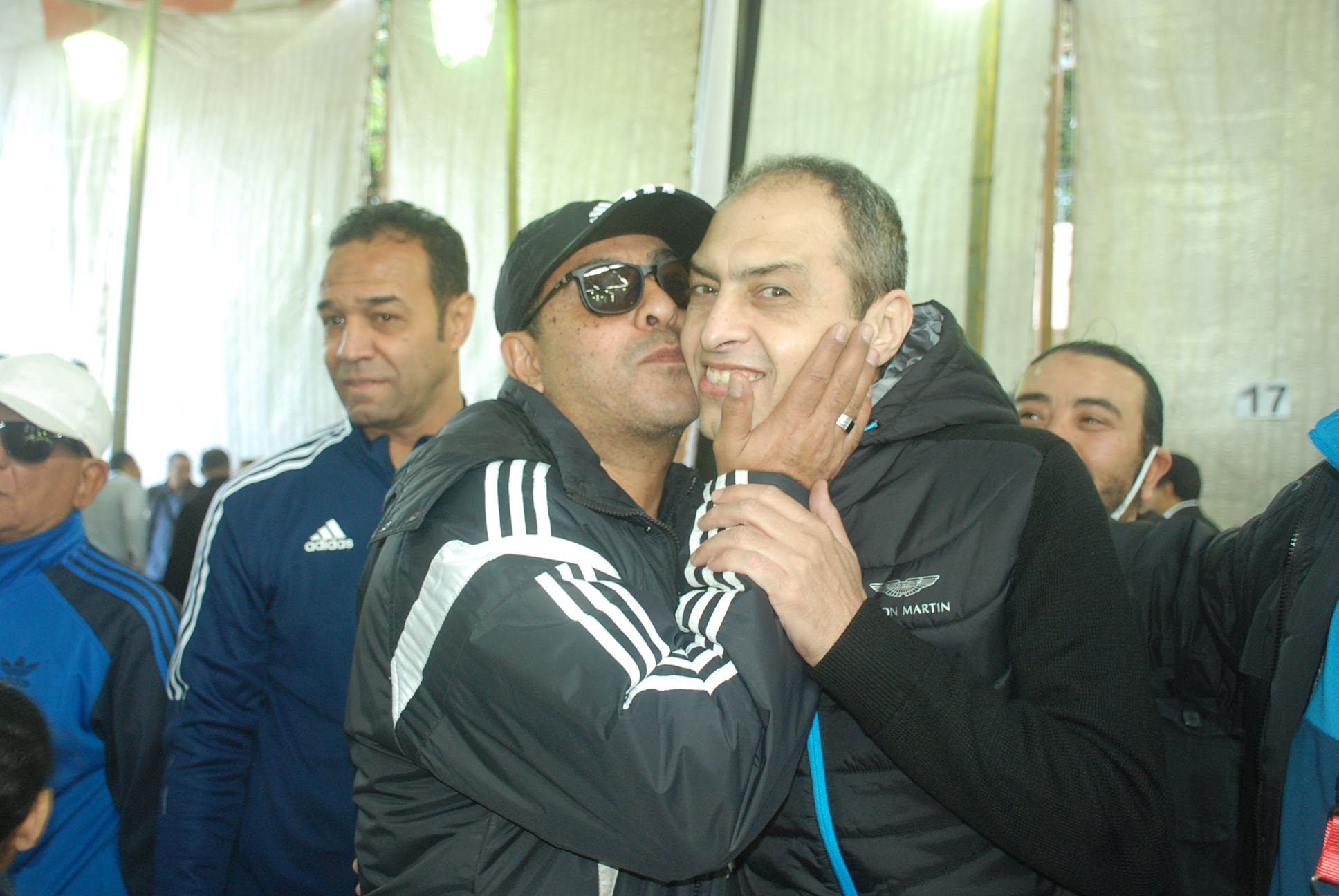 عبد الخق يتلقى التهانى بع الفوز