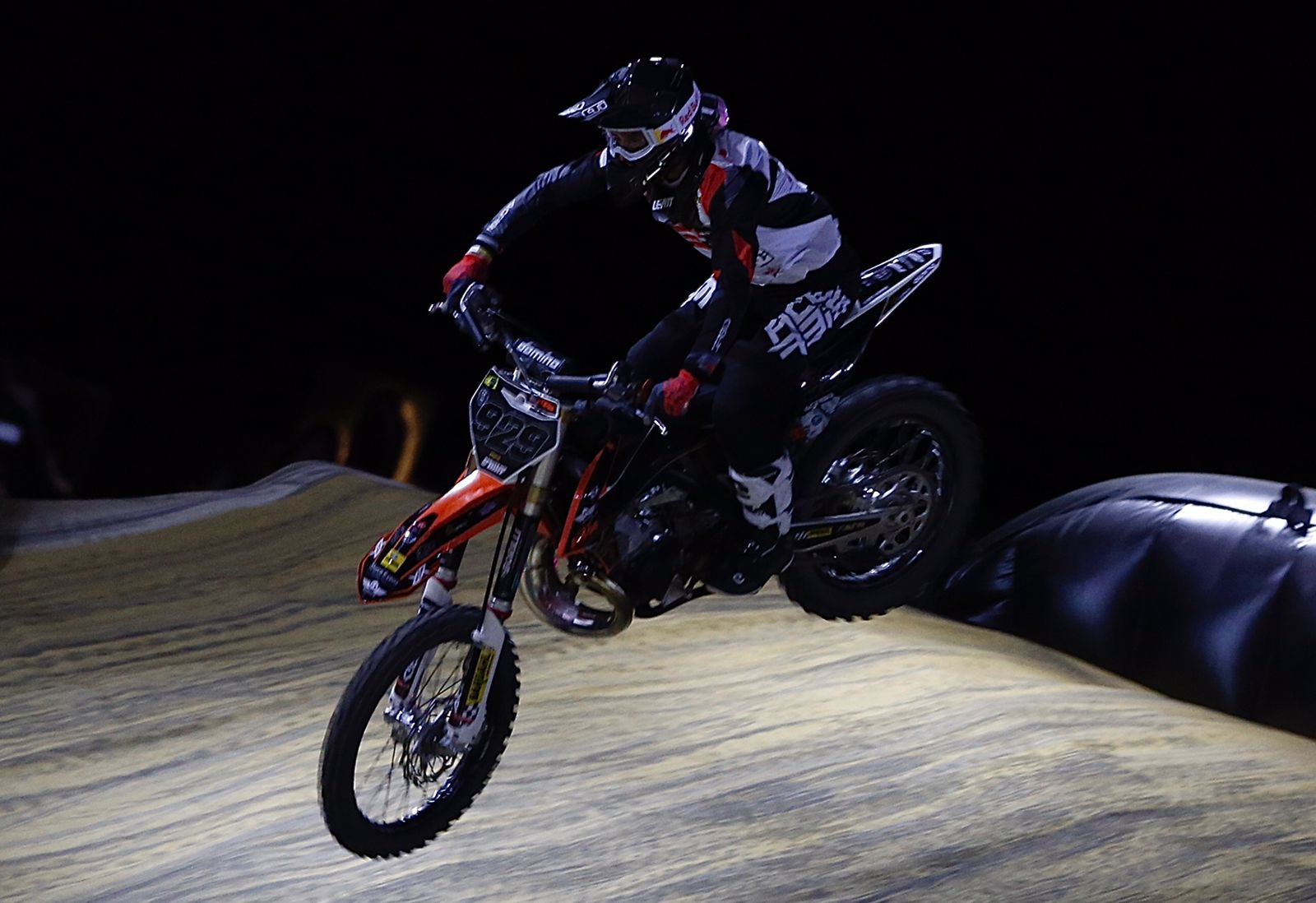 انطلاق فعاليات عرض Masters of Dirt في مكادي هايتس بالبحر الأحمر وبحضور أكثر من 3000 مشاهد من ذوي الهمم 