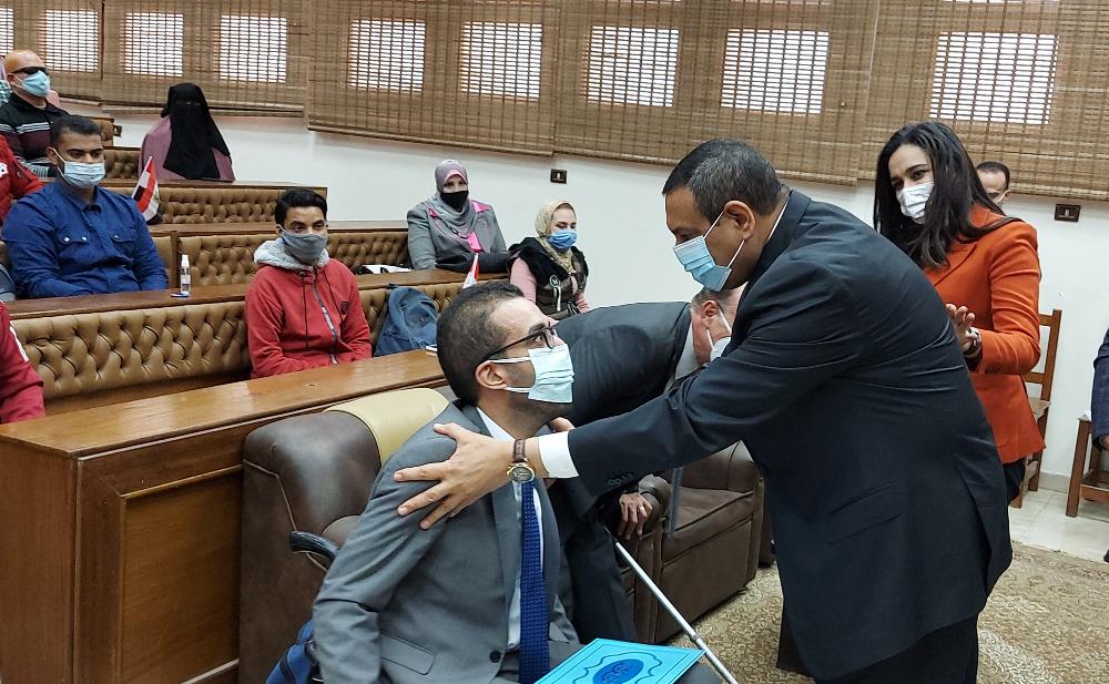 محافظ البحيرة يكرم ذوى الهمم الحاصلين على بطولات على مستوى الجمهورية والفائزين فى انتخابات برلمان الشباب  