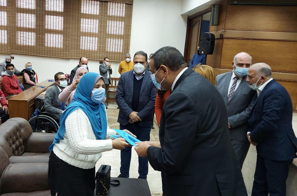 محافظ البحيرة يكرم ذوى الهمم الحاصلين على بطولات على مستوى الجمهورية والفائزين فى انتخابات برلمان الشباب  